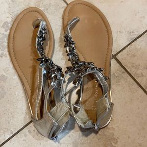 Beautiful Atmosphere sandals size 8 silver